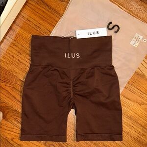 ILUS Chicory Coffee Intensify Shorts NWT size Large